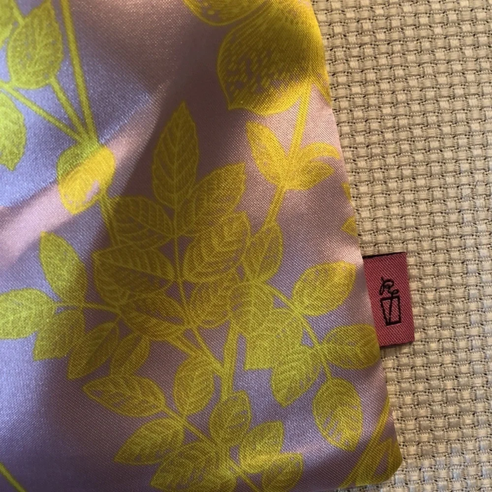 Ipsy Refreshment Bag‎